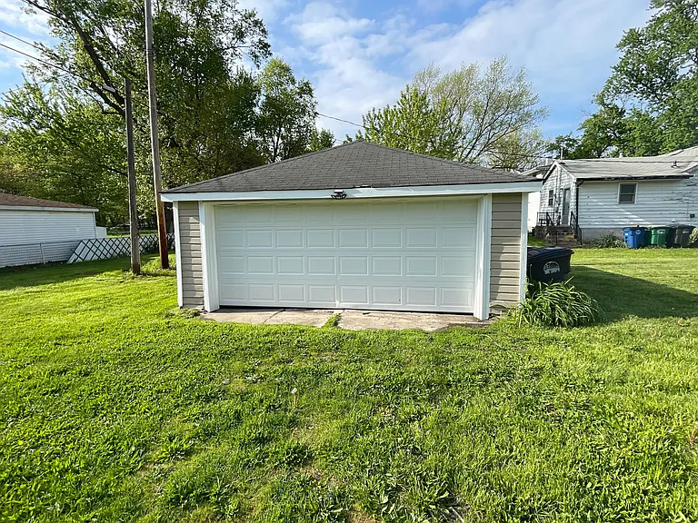 2698 Cass St — Photo 17