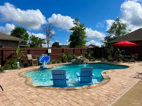1700 Kahuna Way, Cantonment, FL 32533