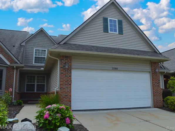 2580 Kerria Dr, Howell, MI 48855