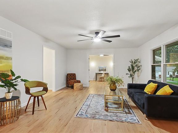 4th image of 2 Maple Cir