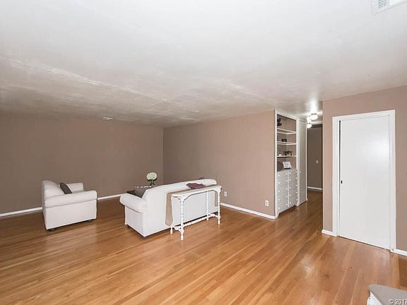 5th image of 110 SE Rockwood Ave
