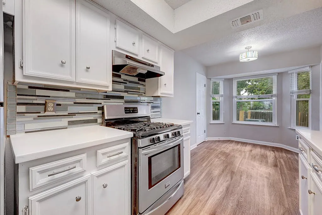 3 bed, 1139 sqft, $1,825 — Photo 4