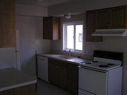 2nd image of 2314 De La Vina St APT F