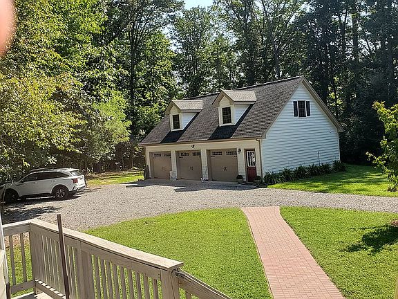 garage w/inlaw suite&full ba
