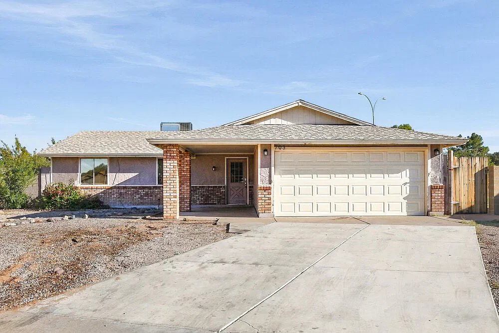 3 bed, 2.0 bath, 1306 sqft, $2,075 — Photo 1