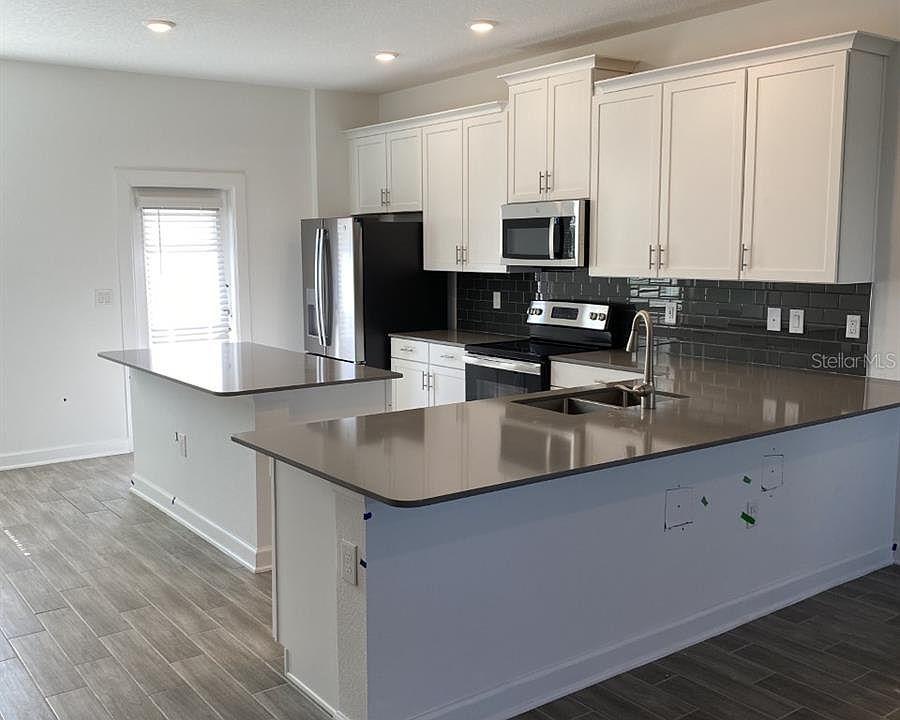 2nd image of 2955 Addison Blvd