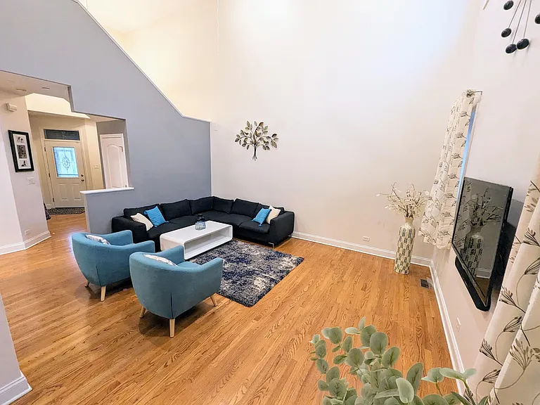 394 E Tall Oaks Ln — Photo 3