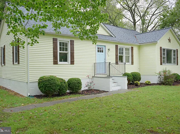 204 W Hawthorne Dr, La Plata, MD 20646