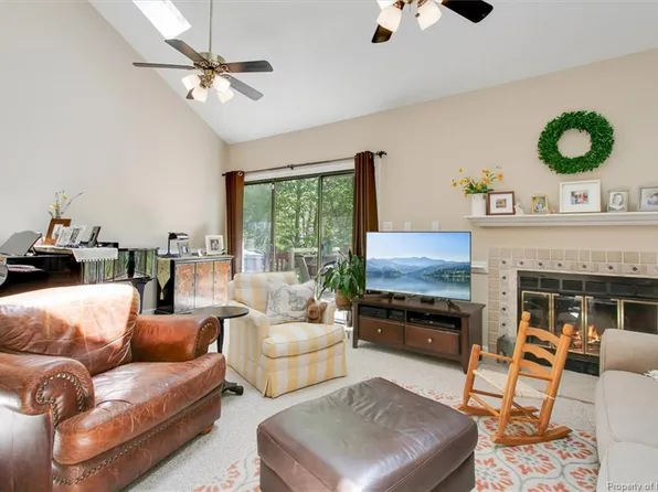 319 Bridgewater Dr, Newport News, VA 23603