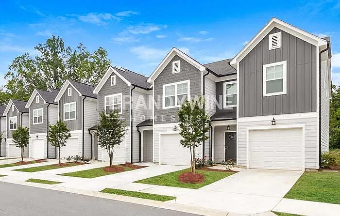 3 bed, 2.5 bath, 1530 sqft, $1,895 — Photo 2