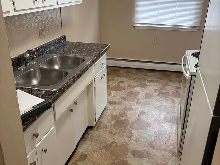 1015 York Ave — Photo 13
