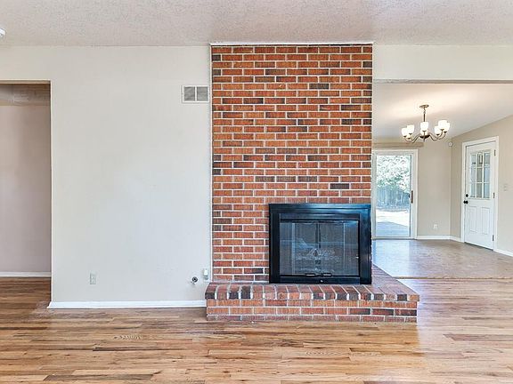 3rd image of 2481 Mountain View Dr
