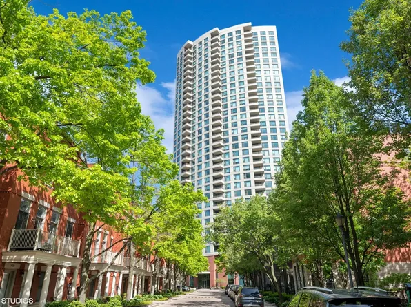 501 N Clinton St APT 502, Chicago, IL 60654