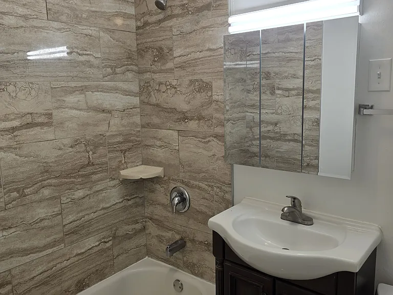 331 Amber St — Photo 2