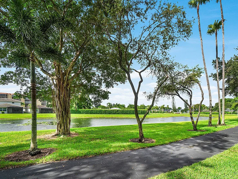 7290 Kinghurst Dr #106 — Photo 38