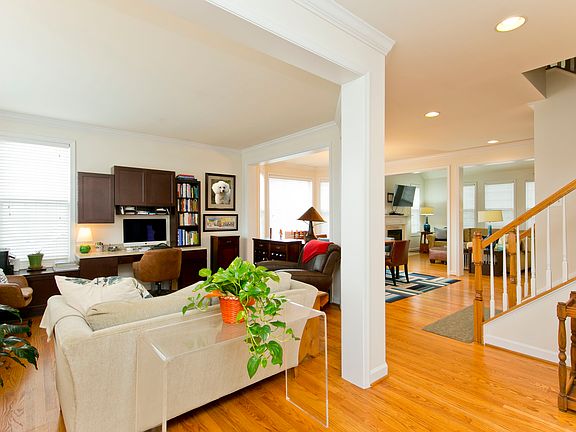 4th image of 405 Castleman Dr