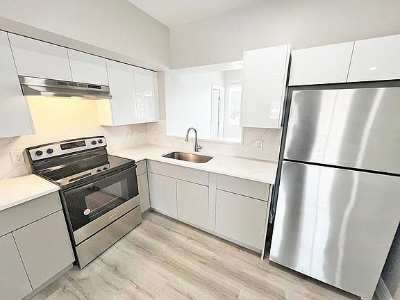 2nd image of 1901 Johnson St #1B-1Ba-480Sqft