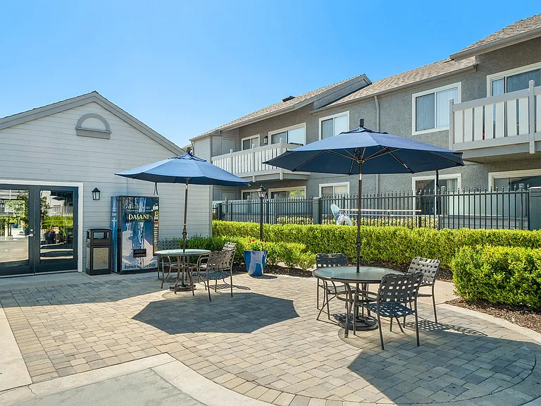 Hampton Pointe — Photo 48