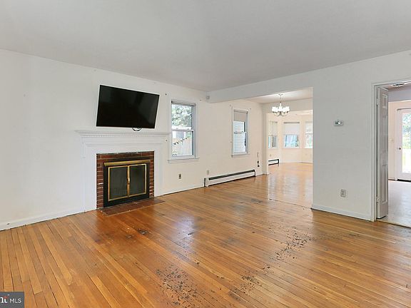 2nd image of 2117 S Buchanan St