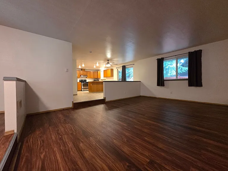 21835 Crest Ln SE — Photo 5