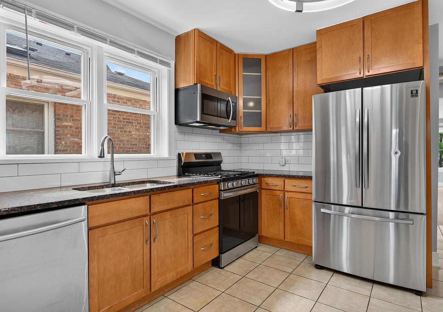 3 bed, 1000 sqft, $2,100 — Photo 4