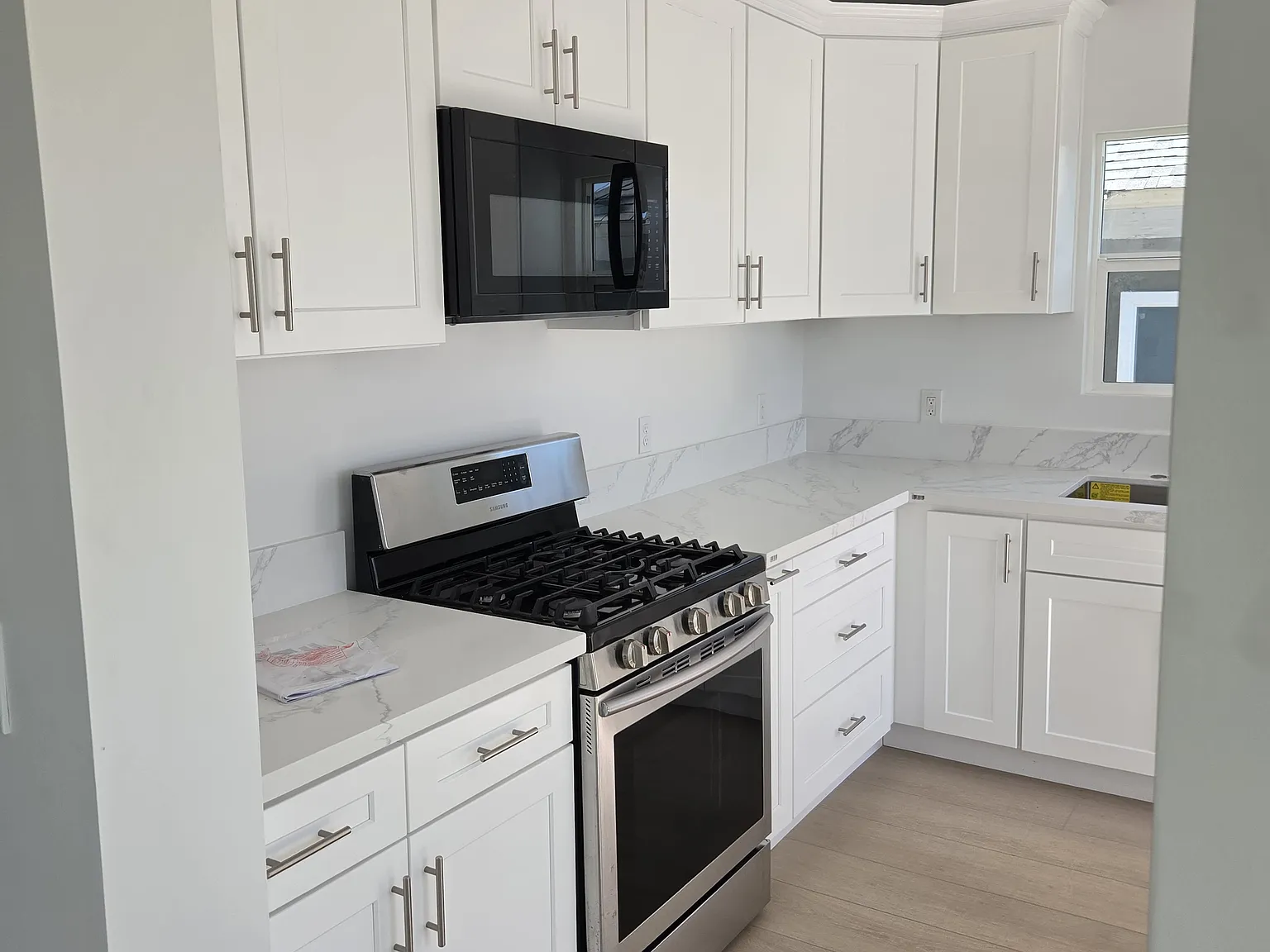 3 bed, 1400 sqft, $1,900 — Photo 2