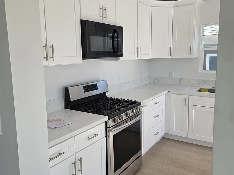 332 N 3rd St #A — Photo 2