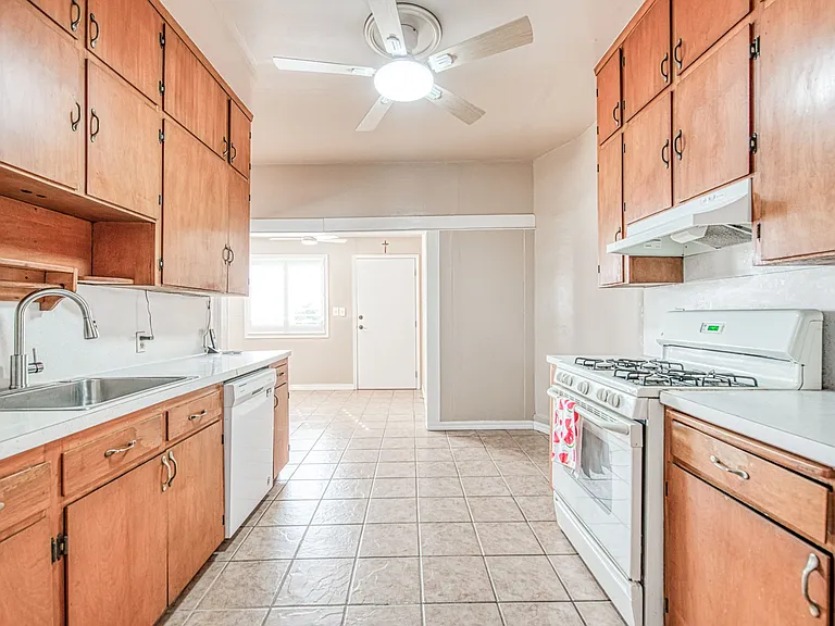 2434 Yerba St — Photo 18