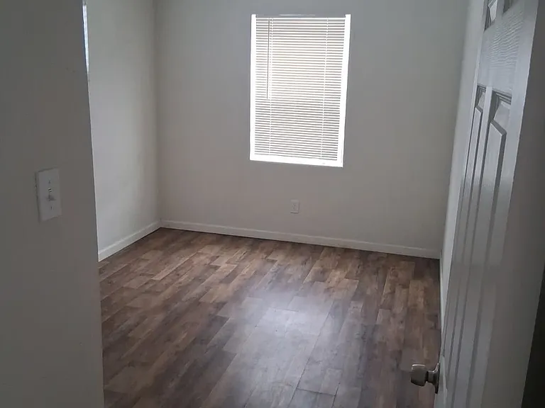 3809 Wipprecht St #6 — Photo 9