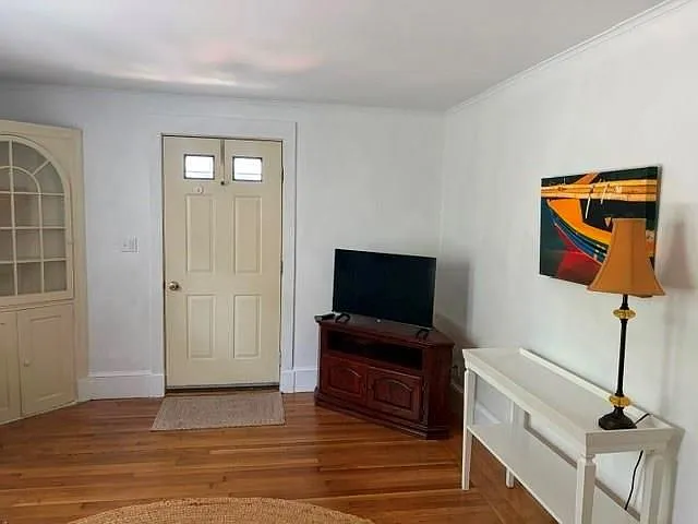 1 bed, 1.0 bath, 560 sqft, $2,100 — Photo 2