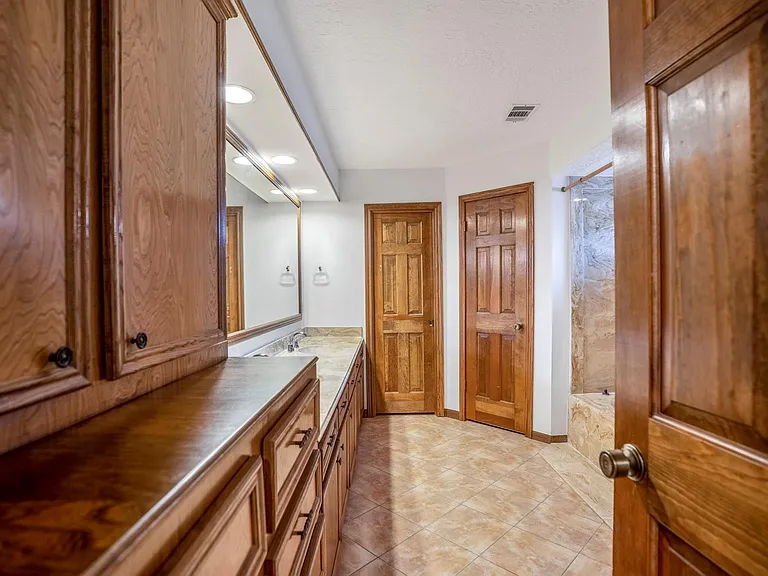 38 Devonshire Dr — Photo 37