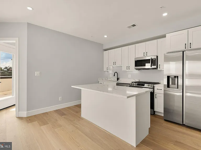 3215 Mount Pleasant St NW #403 — Photo 2
