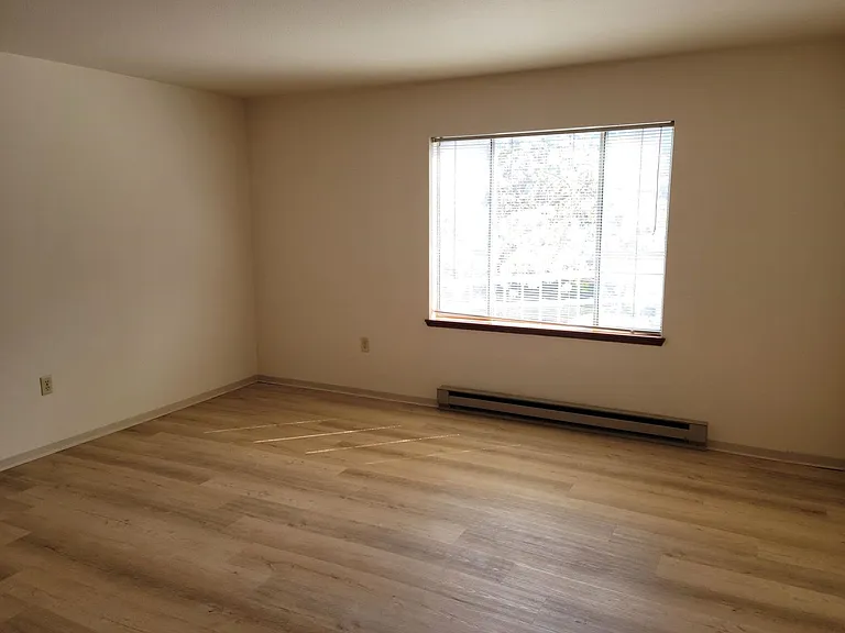 Willow Bay Apartments — Photo 17