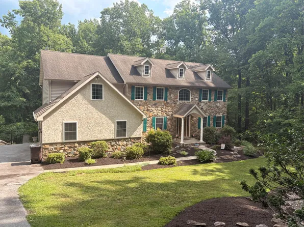 52 Hess Rd, Boyertown, PA 19512