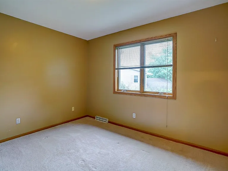 2669 Norwich St — Photo 8