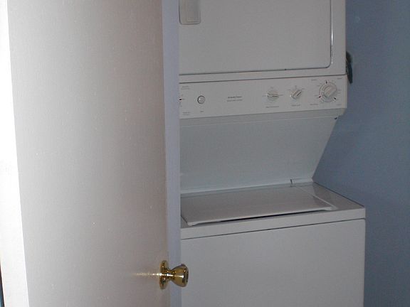 5th image of 826 N Hermitage Ave APT 1