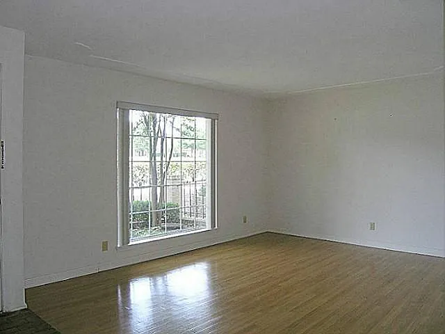 2 bed, 1.5 bath, 1425 sqft, $1,875 — Photo 3