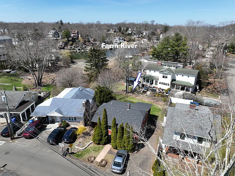 322 Clark Ave — Photo 1