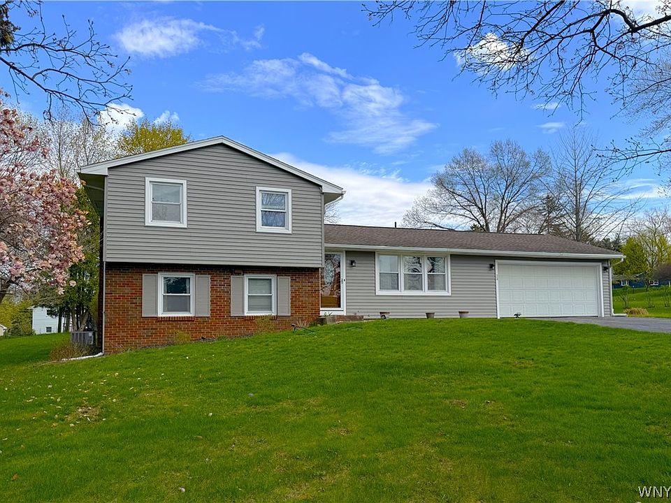 1st image of 24 Dahlia Dr