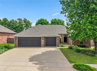 215 Dawn Dr, Centerton, AR 72719