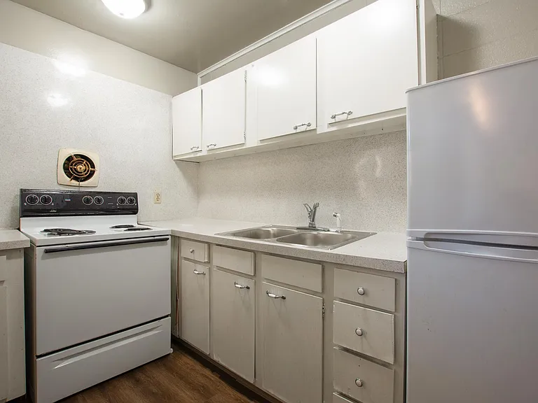 123 N Polk St #14 — Photo 7