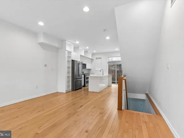 936 N Leithgow St, Philadelphia, PA 19123