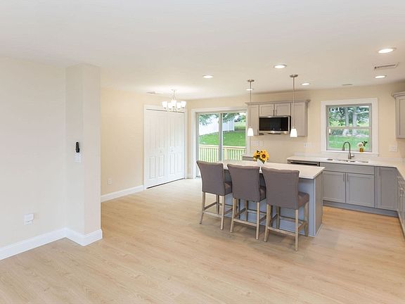 4th image of 25 Edson Ave