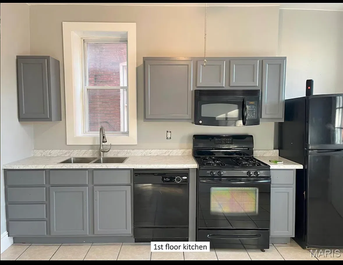 2 bed, 1000 sqft, $1,350 — Photo 1