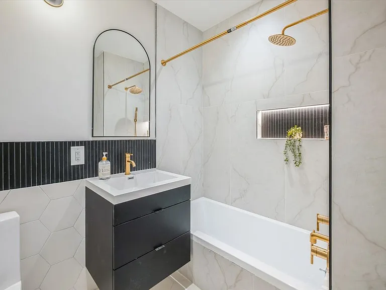 1890 Pelham Pkwy S #7C — Photo 7
