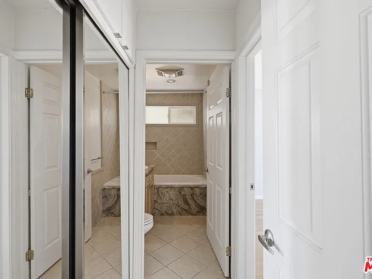 1155 N Clark St #1 — Photo 9