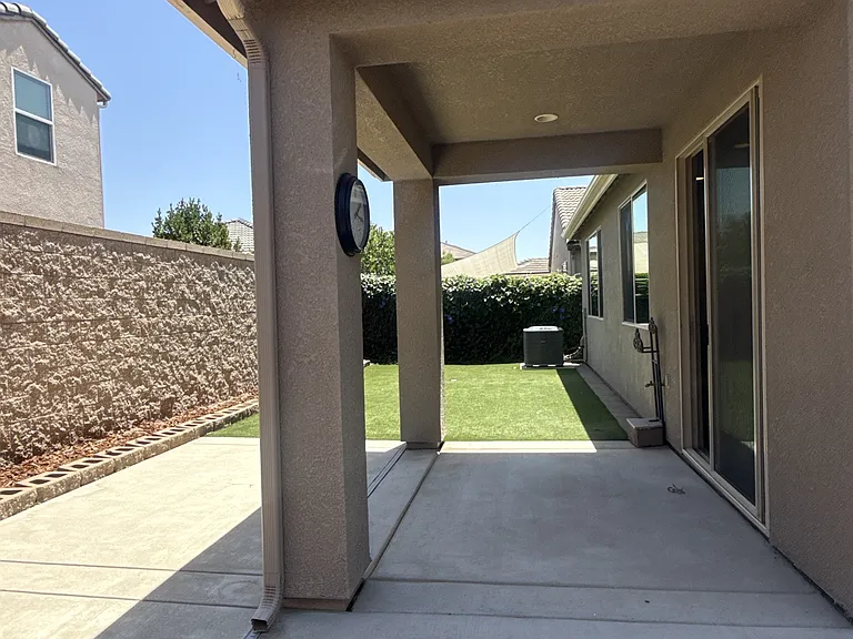 1413 Johnson Ln — Photo 10