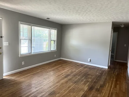 1072 Hudson Ave Photo 1