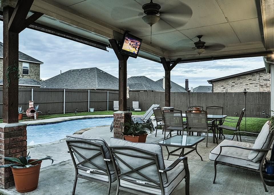 1st image of 3016 Glenoaks Dr