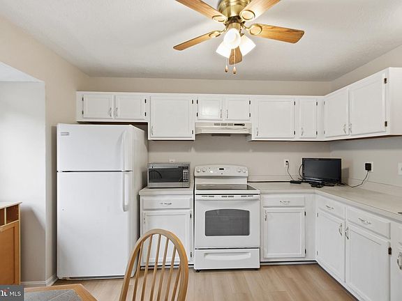 4th image of 3210 Forest Run Dr